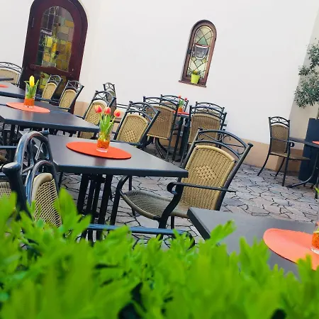 Altdeutsche Weinstube Hotel 3*