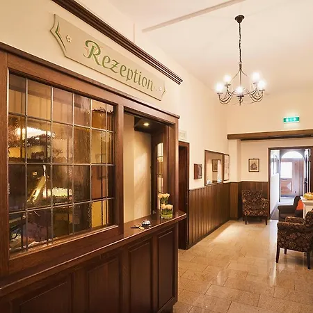 Otel Altdeutsche Weinstube 3*
