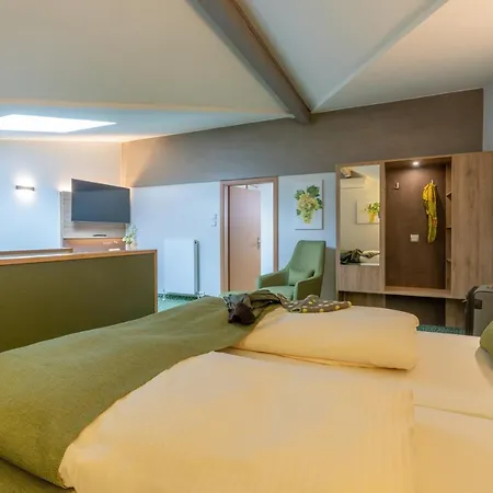 Hotel Altdeutsche Weinstube 3*