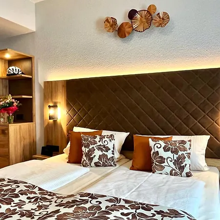 Altdeutsche Weinstube Hotel 3*