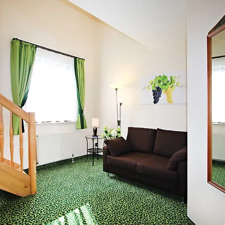 Altdeutsche Weinstube Hotel 3*