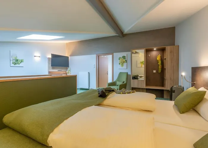 Hotel Altdeutsche Weinstube 3*