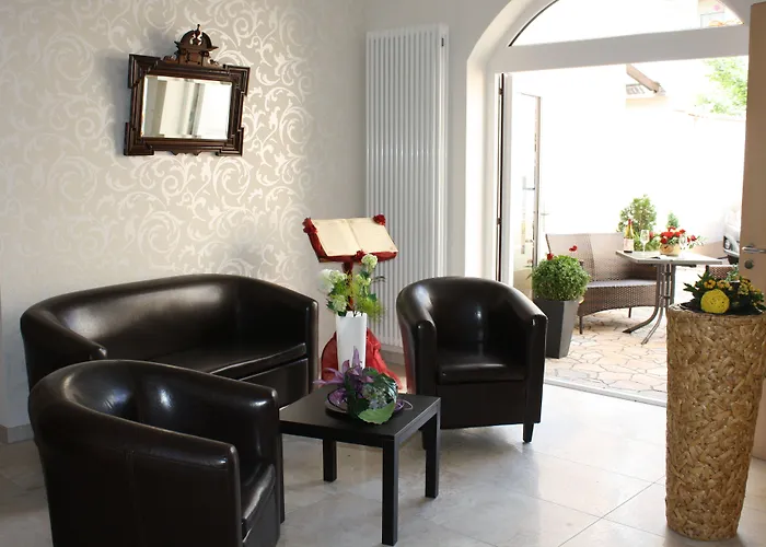 Altdeutsche Weinstube Hotel 3*